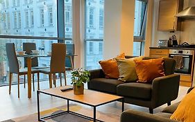 Stylish Two Bed In The Heart Of The City